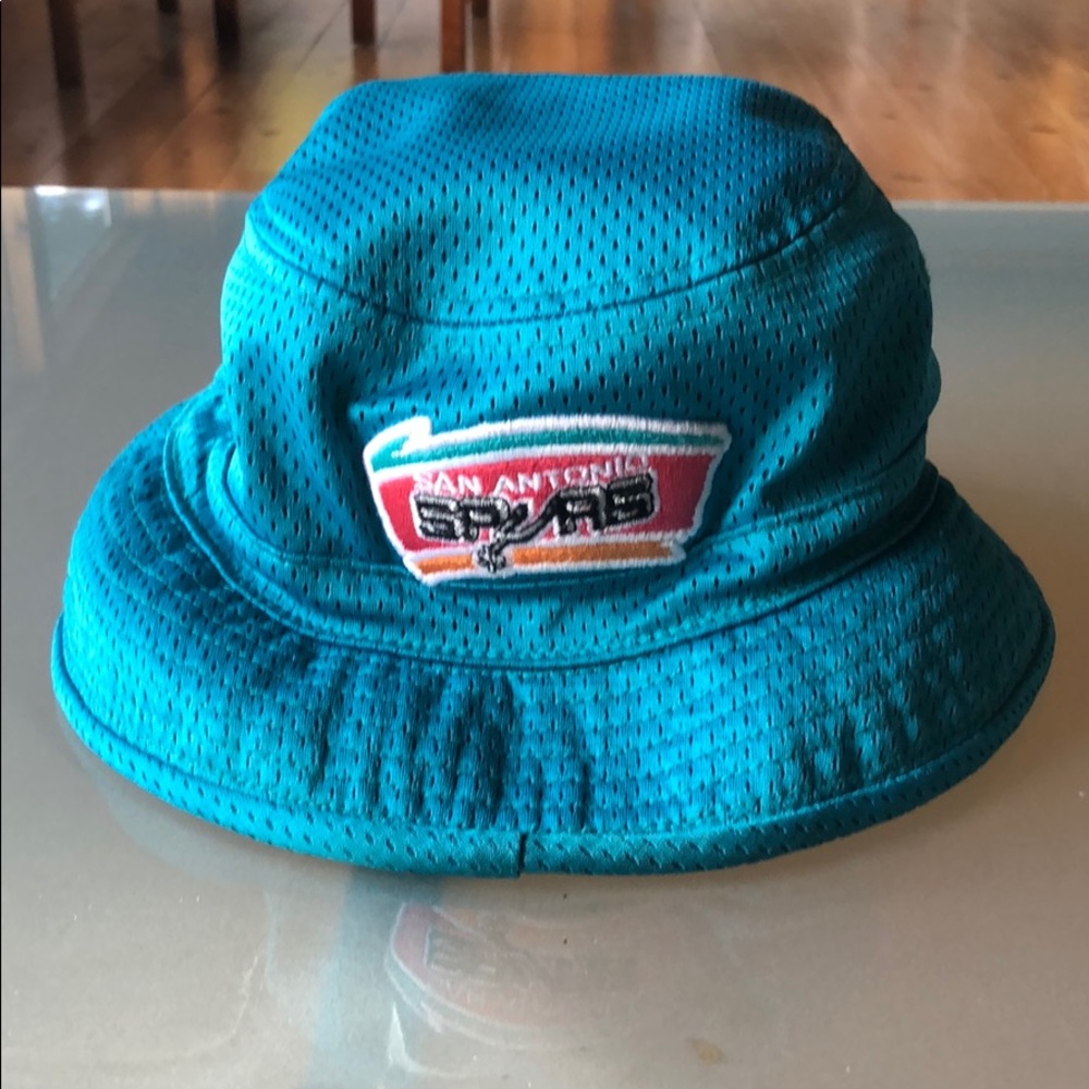 Reversible Mitchell & Ness Spurs bucket hat - Picture 2 of 6